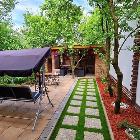 Вилла Cozy House With Nice Garden In Heart Of City Center Клуж-Напока Экстерьер фото
