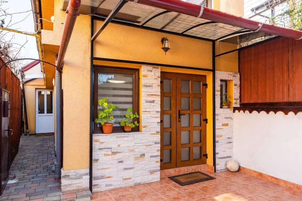 Вилла Cozy House With Nice Garden In Heart Of City Center Клуж-Напока Экстерьер фото