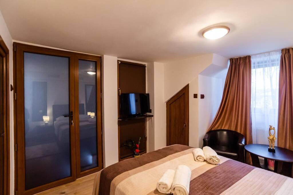 Вилла Cozy House With Nice Garden In Heart Of City Center Клуж-Напока Экстерьер фото