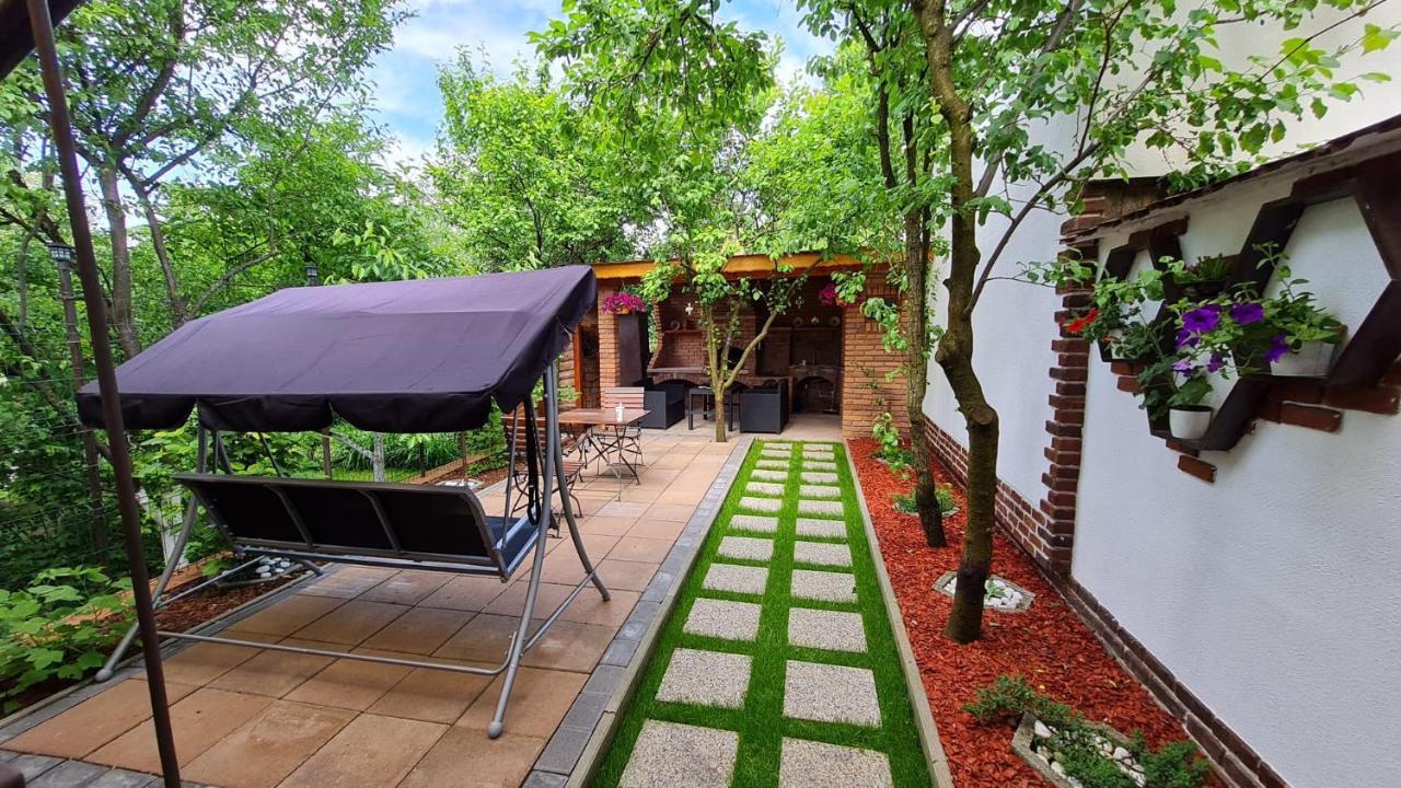 Вилла Cozy House With Nice Garden In Heart Of City Center Клуж-Напока Экстерьер фото